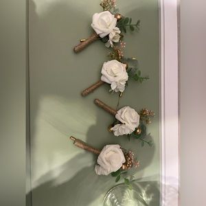 Boutineers with pins (3)